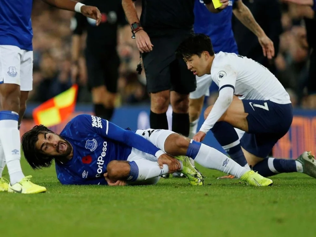 5 bí mật y tế giúp cầu thủ hồi phục nhanh sau chấn thương trên sân